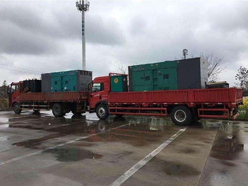 清原涂抹密封胶后，需要等待多长时间才能安装水冷式机油散热器密封件？