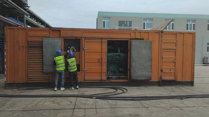 清原如何检查柴油发电机组的机油油位？